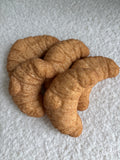 Croissants fourrés au chocolat 1,80 euros les 5 pièces