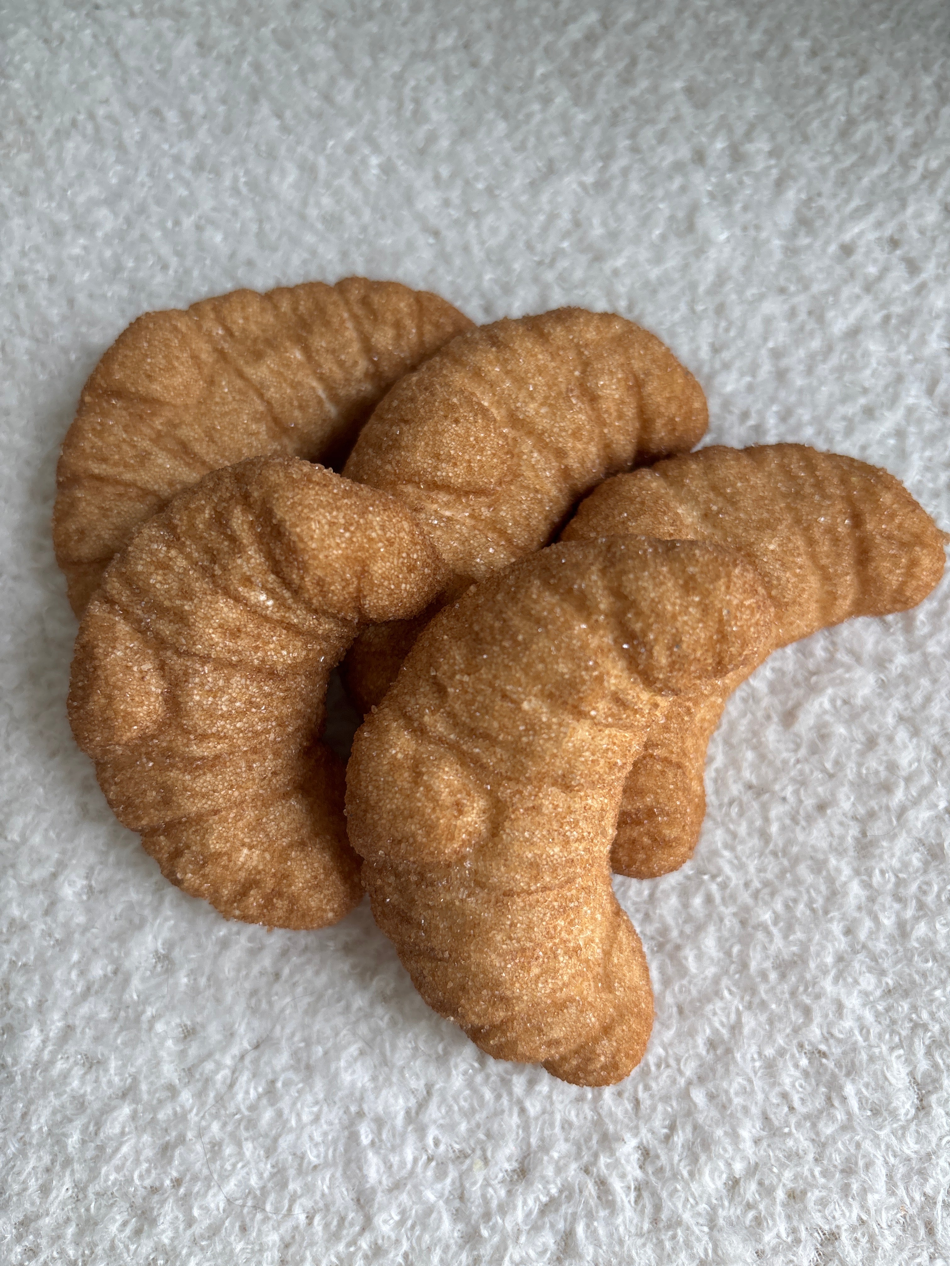 Croissants fourrés au chocolat 1,80 euros les 5 pièces